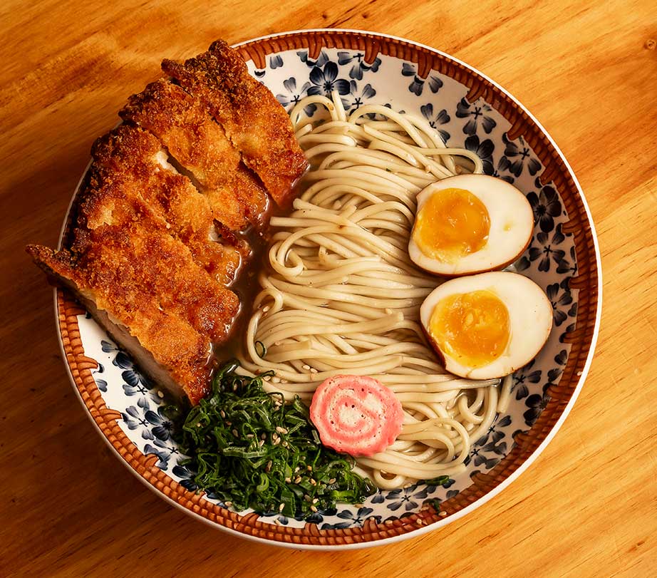 Ramen Haruno con pollo frito y caldo tonkotsu