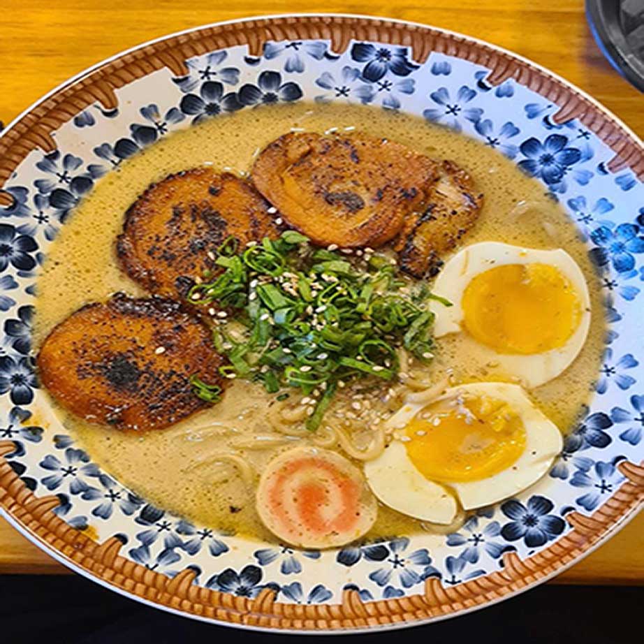 Ramen Minato cremoso con cerdo y caldo creamy tonkotsu